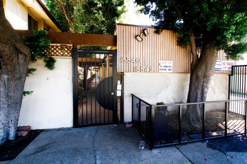 The side entrance into Sherwood Park in Van Nuys