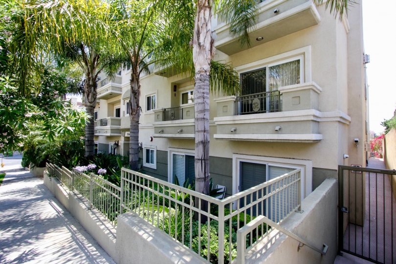 a beautiful home in west la city at california with beautiful architecture