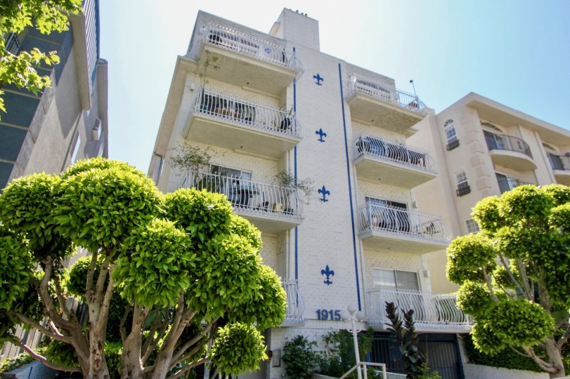 Chateau Fleur De Lis With Balcony, the balcony view is very beautiful garden