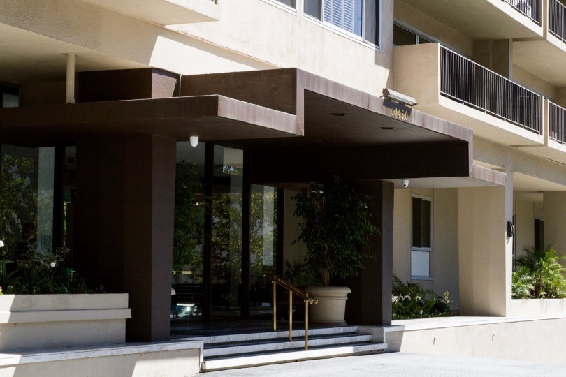 The landscaping at the Wilshire Lencrest in Westwood