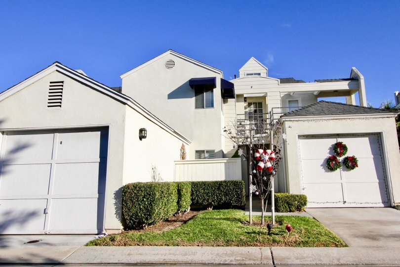 Front garden with garage of Lantern Hill community, Dana Point, CA