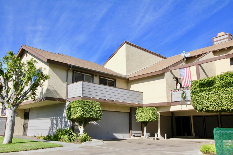 Beautiful Two-Story Standford Plaza Townhouse Available