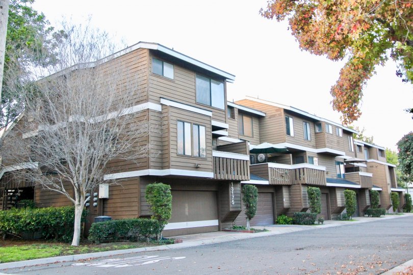 THIS IMAGE REPRESENTS THE APARTMENT IN THE CITY OF GARDEN GROVE WHICH HAS THE ONEPATHWAY AND PLANTED THE PLANTS, TREES AND HAVE THE NUMBER BOARD FOR EACH FLAT