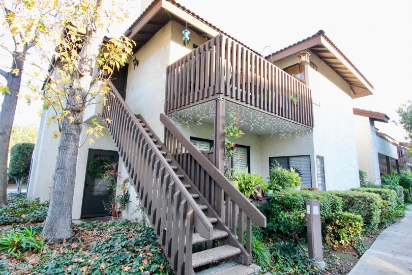 THE BUNGALOW IN THE VILLAS WITH THE UPSTAIRS, FLOWER PLANTS, TREES