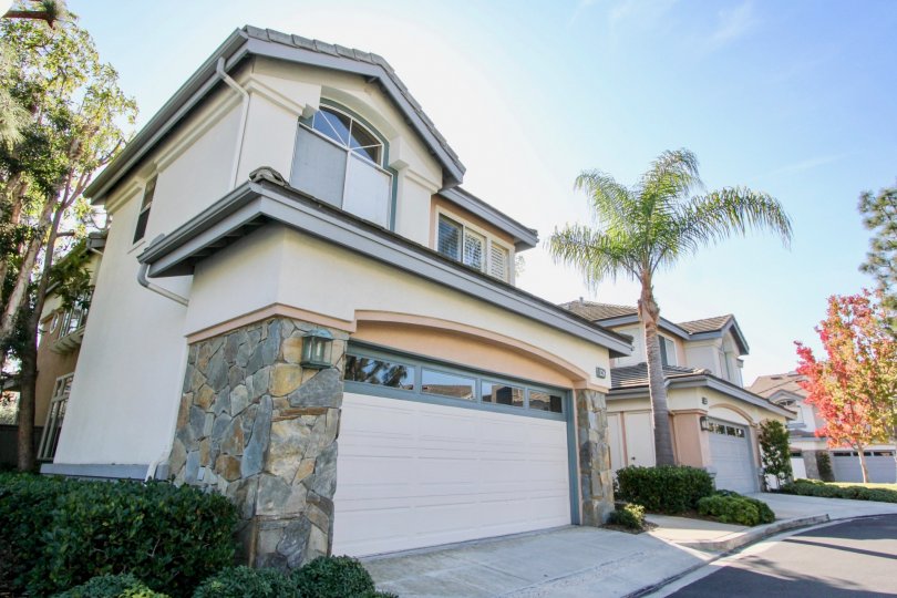 beautiful two story home with spacious garage in Stoney Pointe California