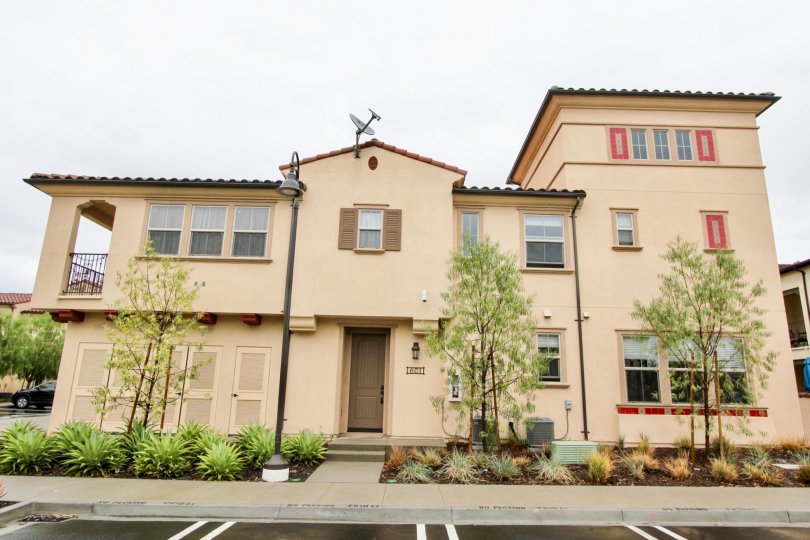 A house with antenna in El Paseo in Lake Forest, CA