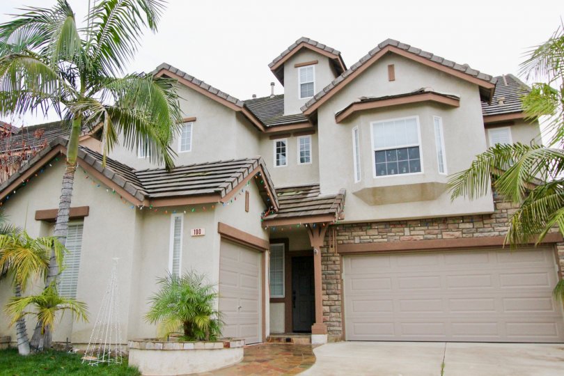 Trees and garage at Sienna Ridge in Mission Viejo, CA