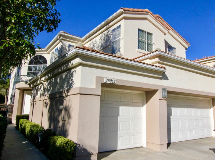 Excellent trees with parking and number boards of Masters in San Juan Capistrano