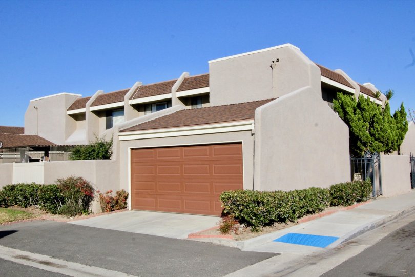 A sunny day in Stanton Park Townhomes at Stanton, California