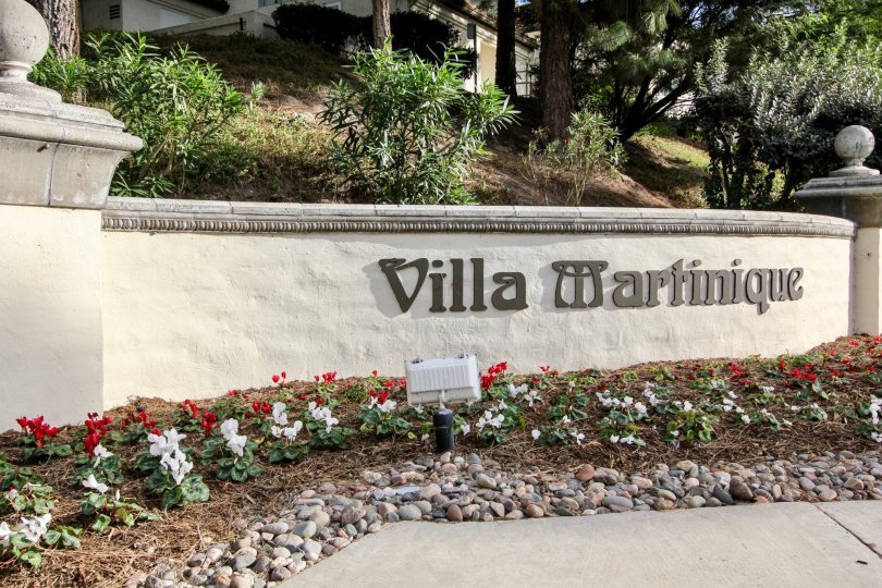 A concrete with stone signage of the Villa Martinique community.