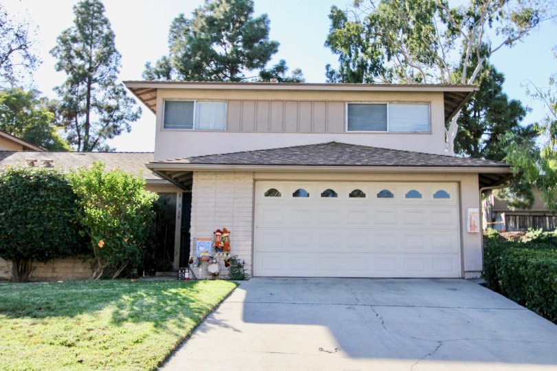Beautiful house in Windsor Heights, Chula Vista, California. Includes a double bay garage and two floors. Surrounded bt greenary.