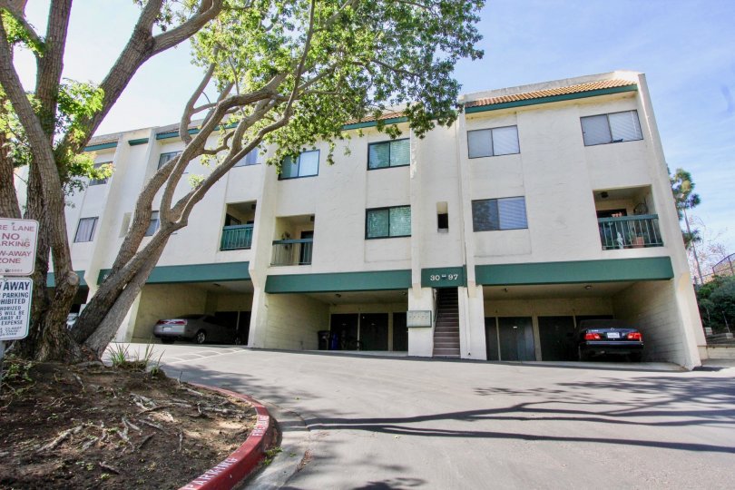 A House with Car Parking and trees around in Forest Park Plaza of Clairemont Mesa City