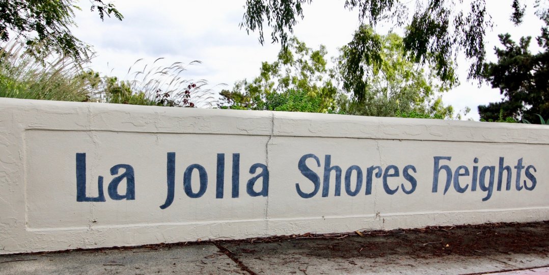 The wall has painted La Jolla Shores Heights in the platform