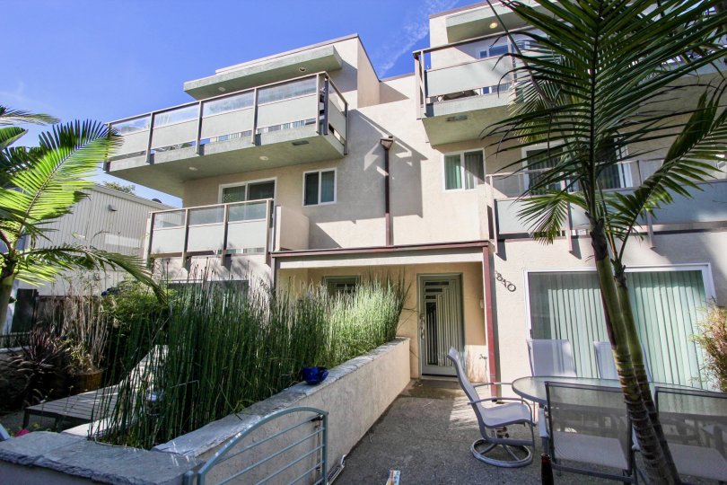 Beautiful apartment with lush greenery and breathtaking scenery, also has a wonderful patio setup