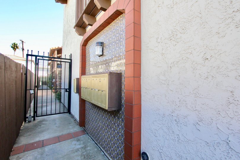 Side access to apartment with personal mailbox in Normal Heights