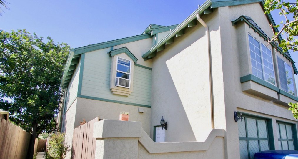 the norman house III is a triangle shape house of the normal heights in ca