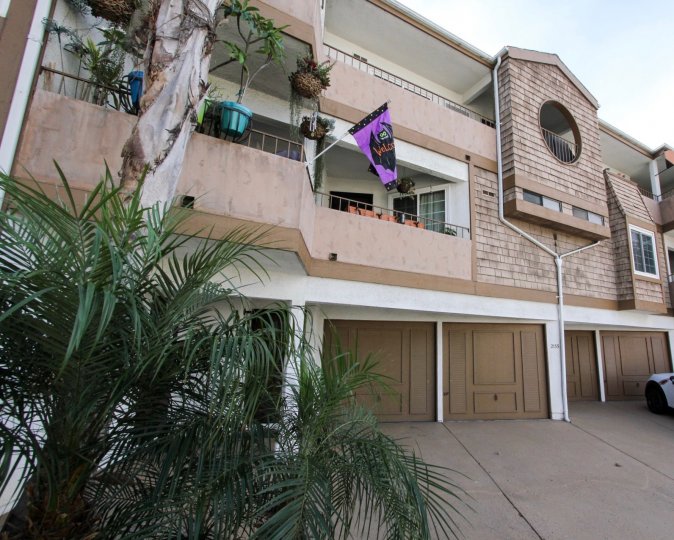 Chatsworth Manor in Ocean Beach, California, Colorful Patios with Foliage