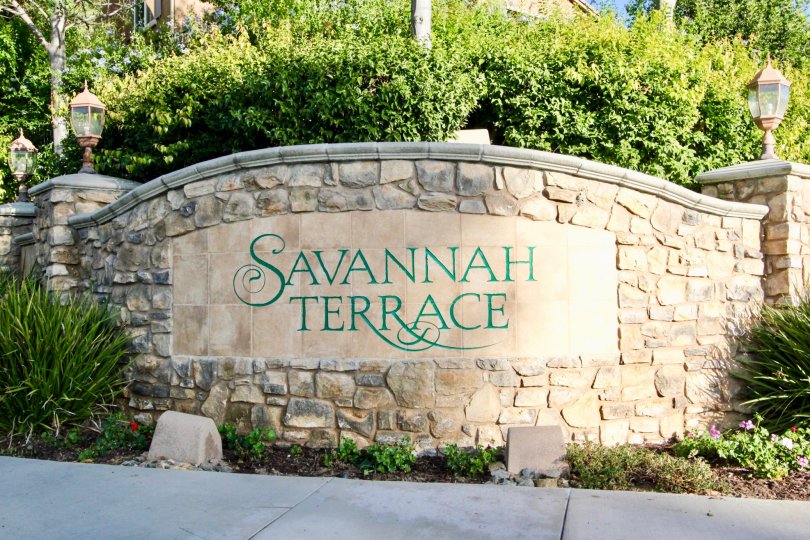 A sunny day in Savannah Terrace with lamps, bushes and trees