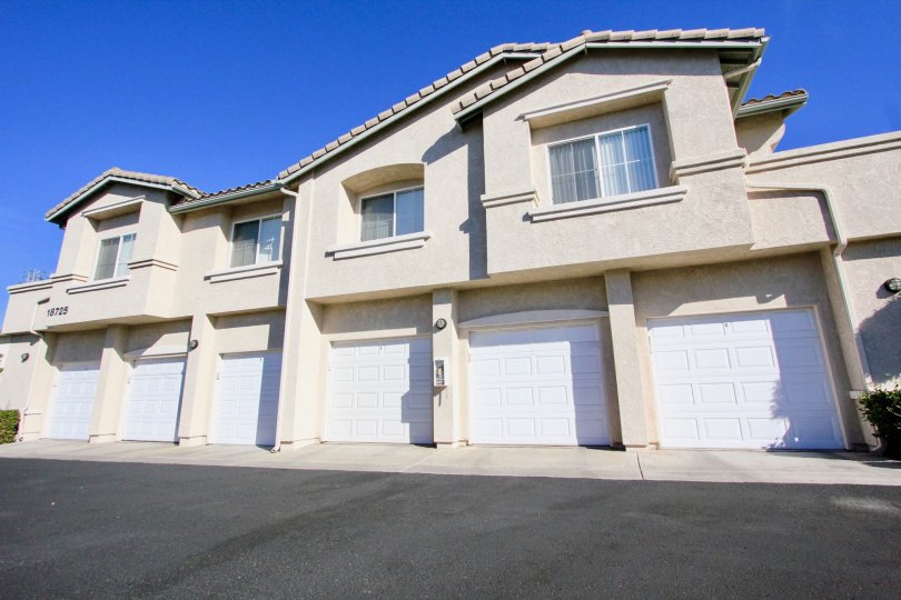 A sunny day in Vista Del lago has apartments with doors numbered as 18725