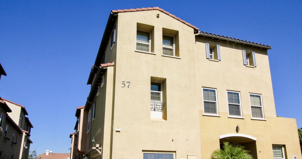 A man armed with a gun carjacked a driver at an apartment complex in San Marcos Tuesday evening, sheriff's officials said. The gunman stole ...