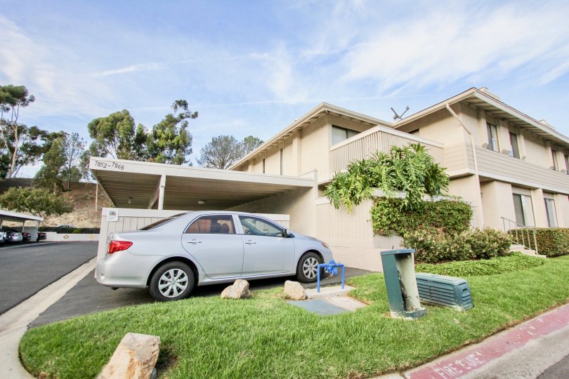 Playmor Terrace West  , University City  , California, silver car, blue sky